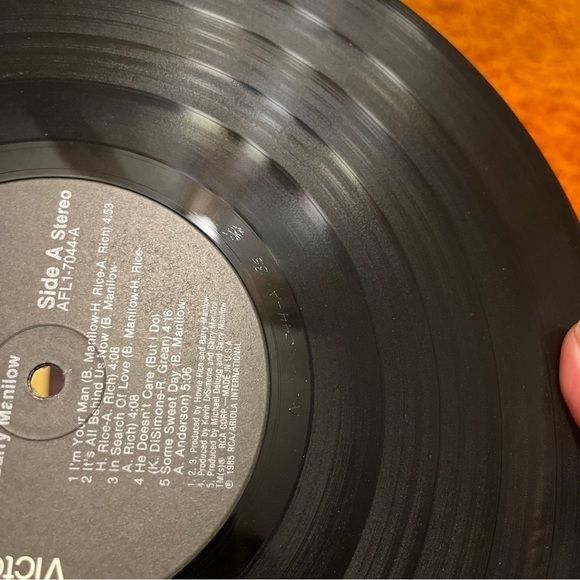 Manilow Self  titled vinyl record from 1985 - Picture 5 of 6